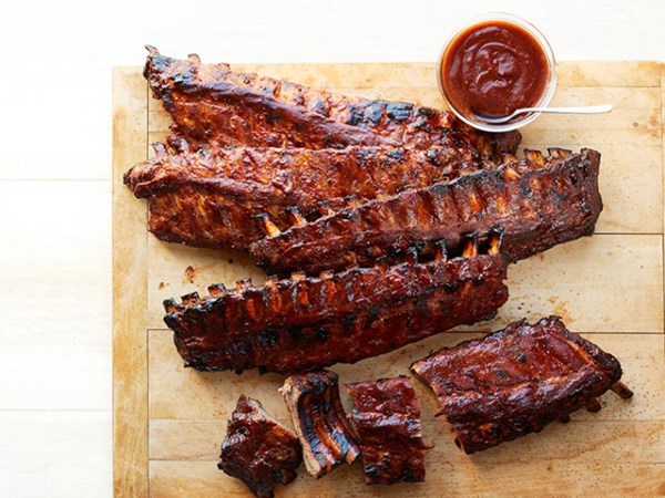 Ribs with cola barbecue sauce 