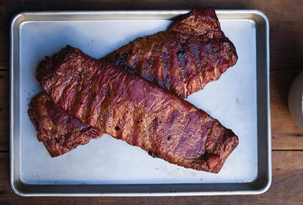 Ribs with spicy bourbon barbecue sauce