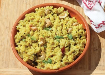 Rice and lentil porridge with pepper and cashews (Pongal)