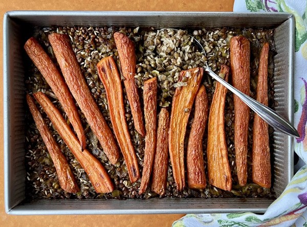 Rice-and-nut "paella" in a cake pan