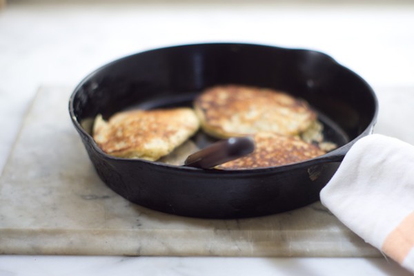 Rice and sesame pancakes