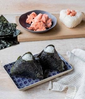 Rice balls with salmon filling (Onigiri)