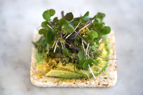 Rice cake with kale and avocado
