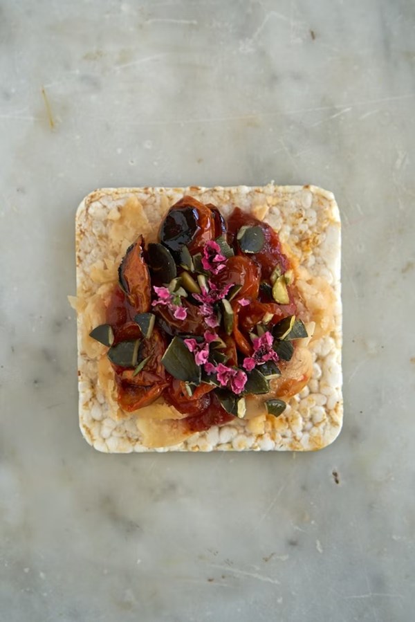 Rice cake with tomato beans