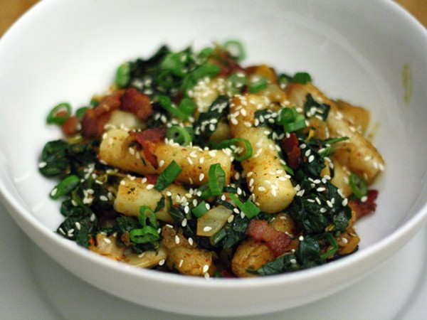 Rice cakes with kimchi, bacon, and spinach
