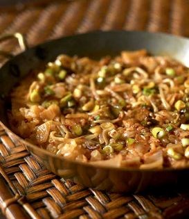 Rice casserole with kimchi and pork (Kimchi kongnamul bap)