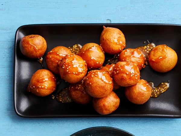 Rice fritters with sesame caramel