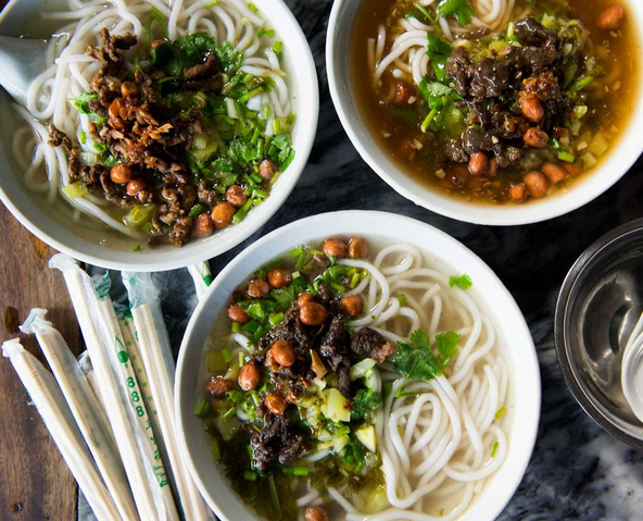Rice noodle soup with pork and pickled bamboo (Bao luo noodles)