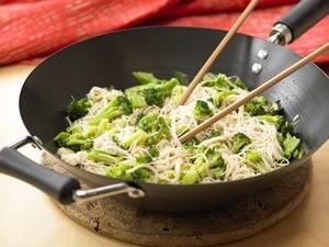 Rice noodles with broccoli