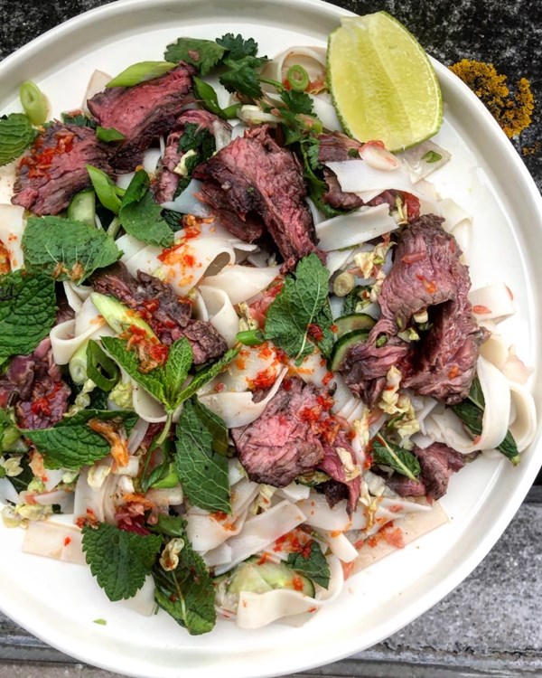 Rice noodles with onglet, grapefruit and Scotch bonnet