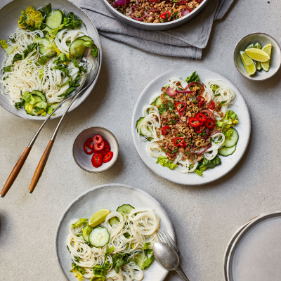 Rice noodles with spicy lemongrass pork
