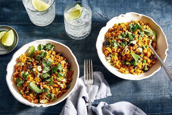 Rice pilaf with crispy chickpeas & cashews 