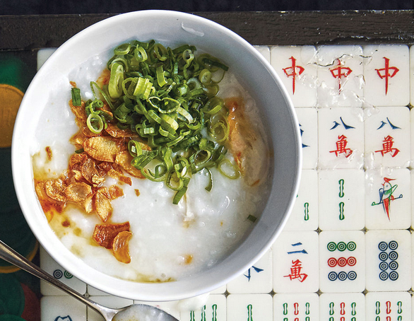 Rice porridge with chicken and ginger (Arroz caldo)