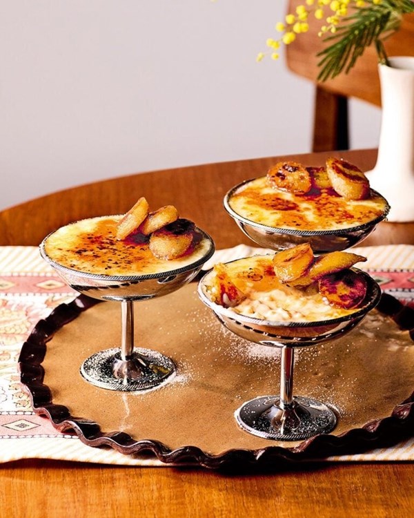 Rice pudding brûlée with caramel bananas 