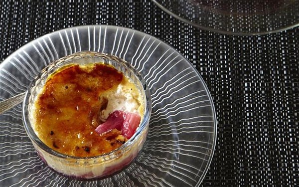 Rice pudding brûlée with rhubarb