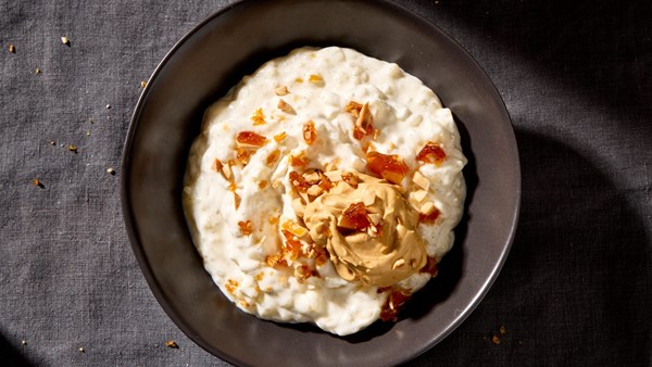 Rice pudding with caramel cream and almond praline