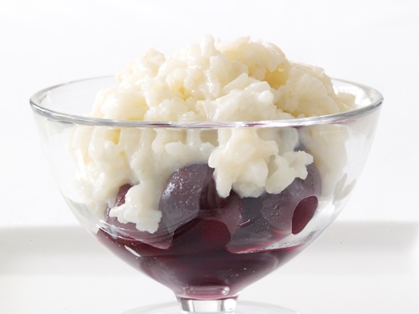 Rice pudding with cherries