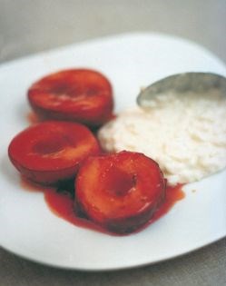 Rice pudding with toasted honey plums