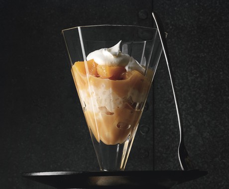 Rice puddings with caramel gala apples