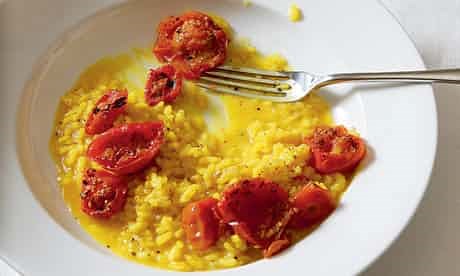 Rice, saffron, tomatoes