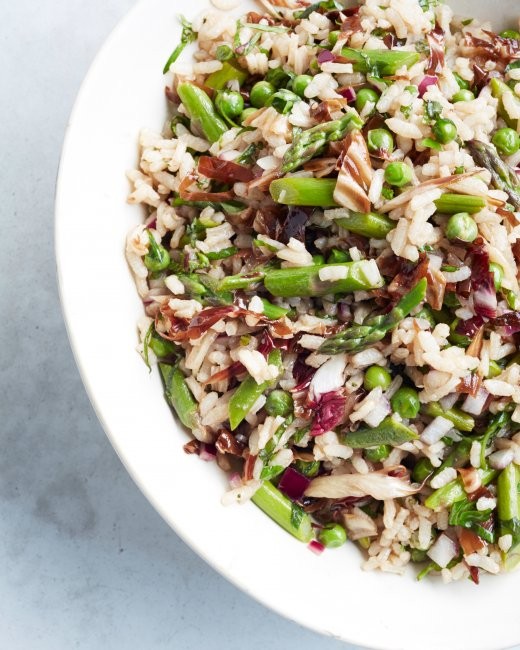 Rice salad with asparagus and peas