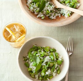 Rice salad with asparagus, favas and peas