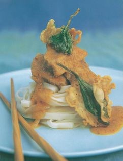 Rice sticks with duck curry and spinach crisps