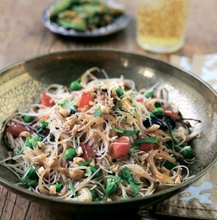 Rice vermicelli with peas