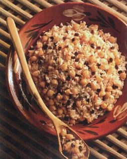 Rice with chick-peas and currants (Pilafi me revithia ke stafides)