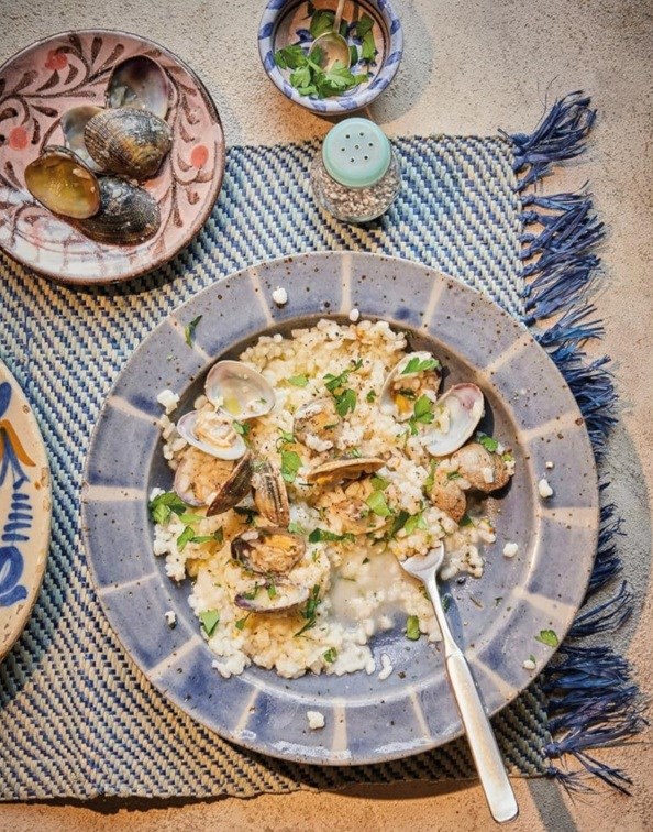 Rice with clams (Arroz con almejas)