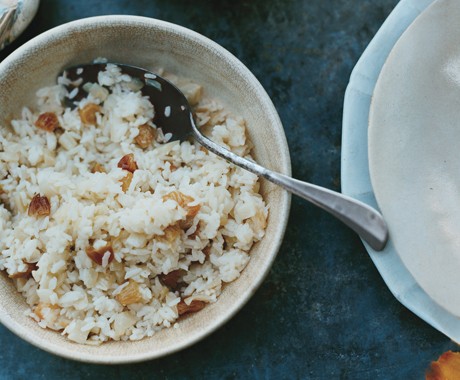 Rice with fennel and golden raisins