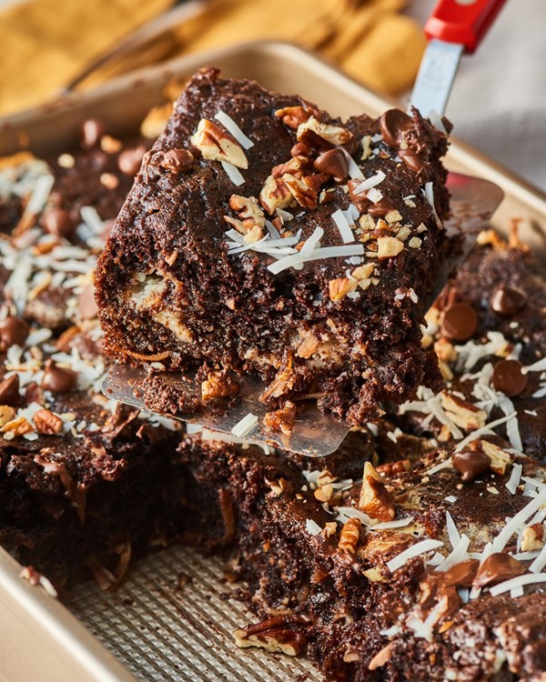 Rich & gooey earthquake cake