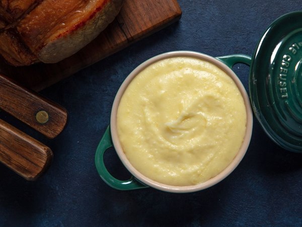 Rich and creamy mashed potatoes (Pommes purée)