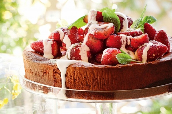 Rich chocolate cake with strawberries and minted sugar