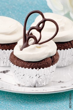 Rich, chocolaty crème fraîche cupcakes