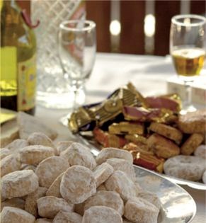 Rich Christmas almond biscuits (Mantecados de almendra)