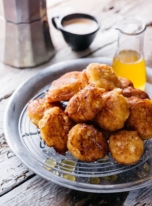 Ricotta and lemon fritters
