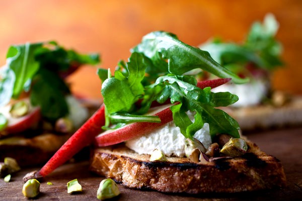 Ricotta and peach crostini with pistachios