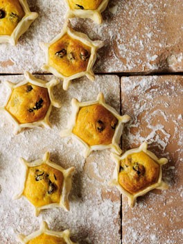 Ricotta and pecorino tarts (Casadinas)