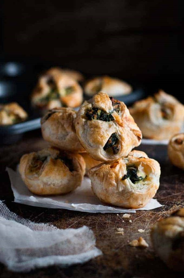 Ricotta and spinach puff pastry bites