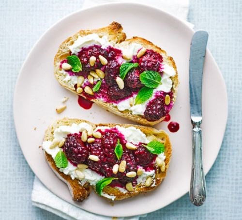 Ricotta, blackberry & pine nuts tartine