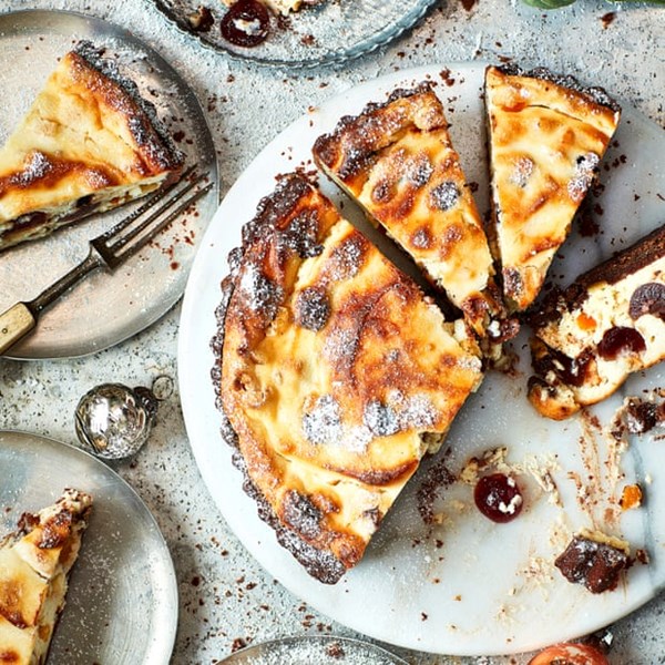 Ricotta cake with chocolate and candied fruits