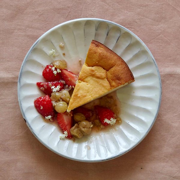 Ricotta cake with gooseberry and strawberry compote