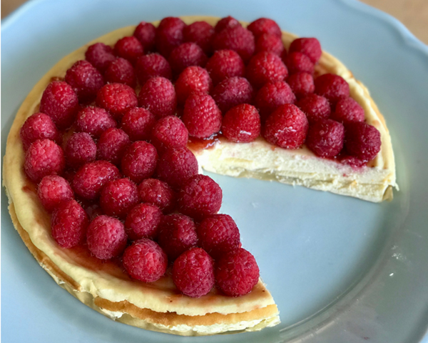 Ricotta cheesecake with fresh raspberries