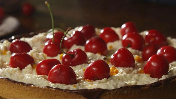 Ricotta, chocolate and cherry tart (Crostata con ricotta, cioccolato e ciliege)