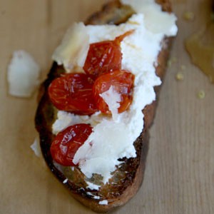 Ricotta crostini with cherry tomatoes