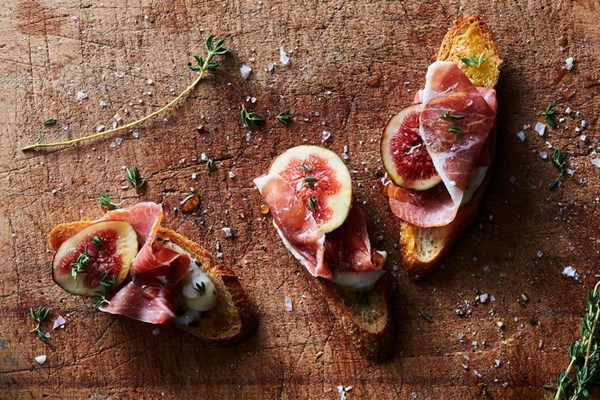 Ricotta crostini with figs, prosciutto, and honey