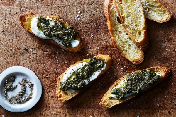 Ricotta crostini with kale pesto