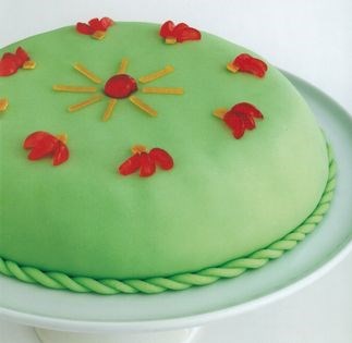 Ricotta-filled cake from Sicily (Cassata alla Siciliana)