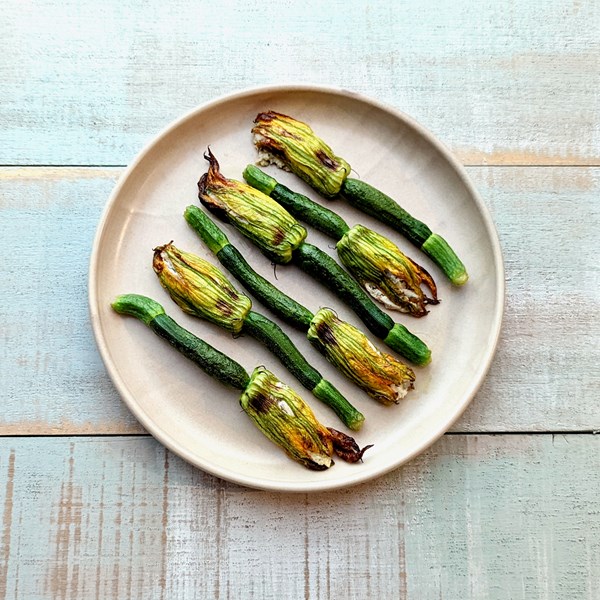 Ricotta-filled zucchini flowers (Fiori di zucchini ripieni di ricotta)